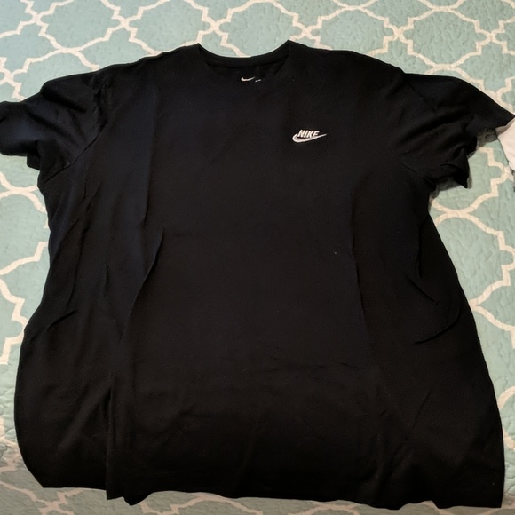 Nike shirts - Picture 2 of 4